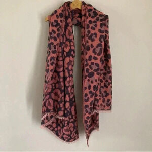 Old Navy Leopard Print Blanket Scarf Navy and Rose